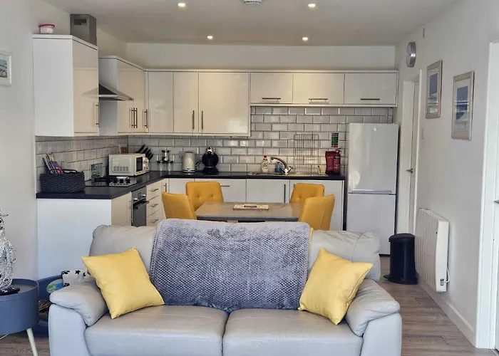 Pet Friendly Sea View Villa Millendreath Looe