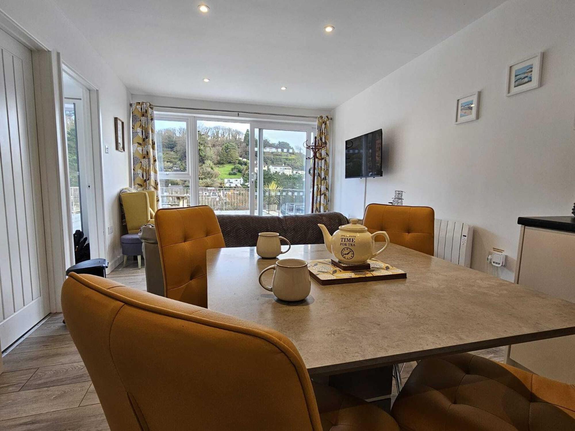 Pet Friendly Sea View Millendreath Apartment *