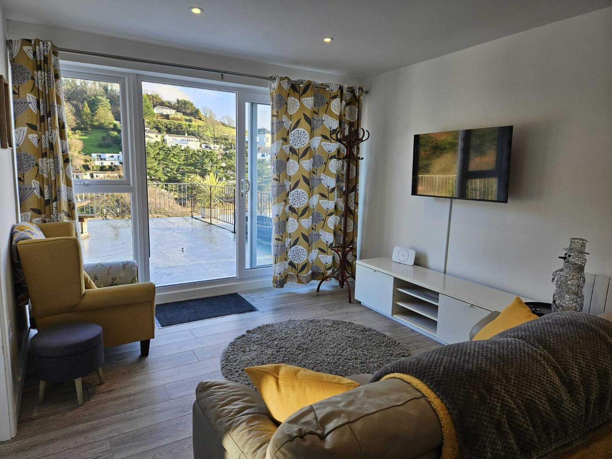 Pet Friendly Sea View Millendreath