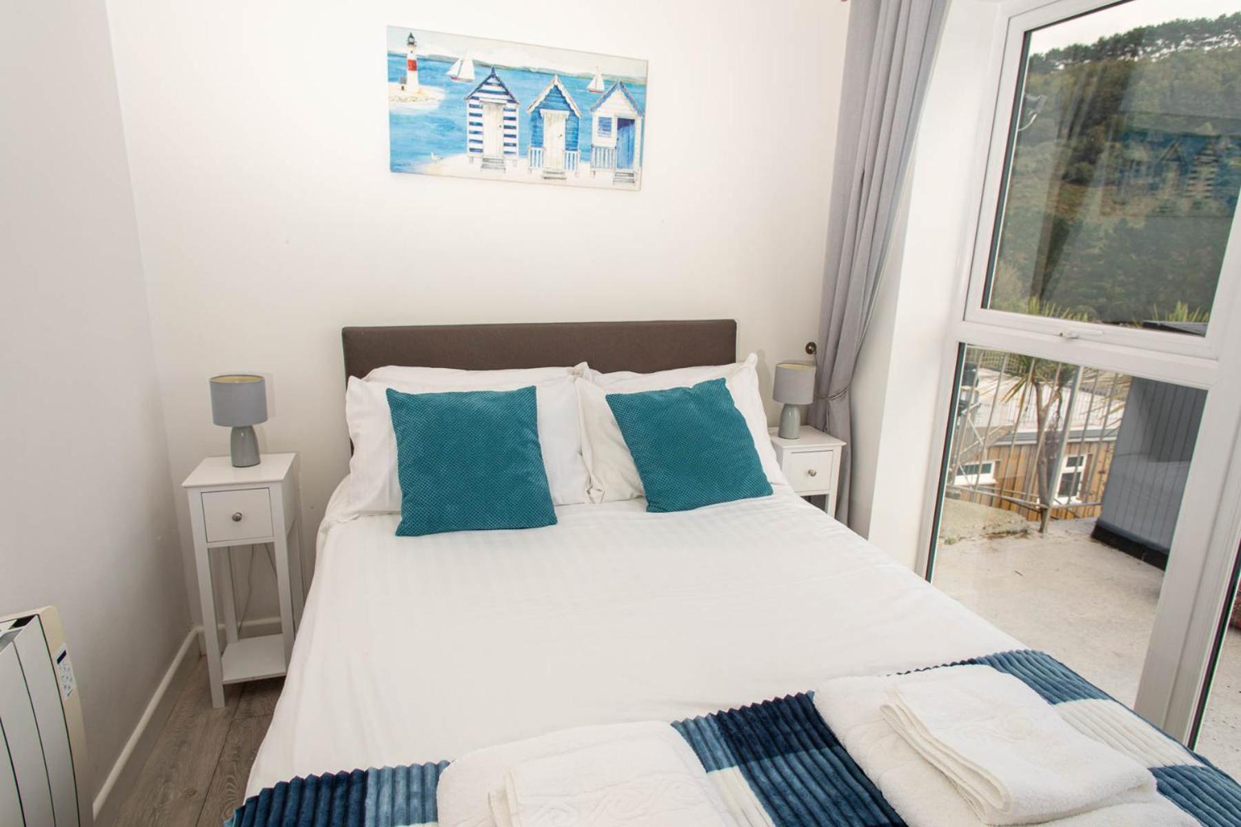 Pet Friendly Sea View Millendreath Apartment Looe