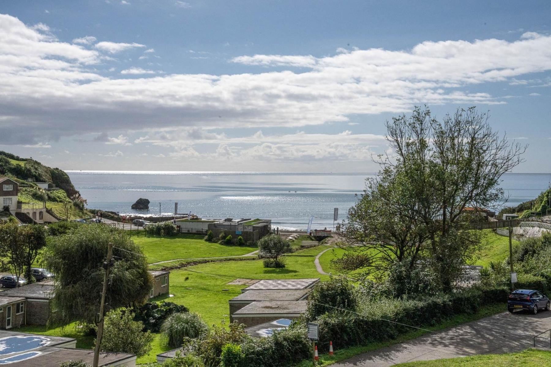 Pet Friendly Sea View Millendreath Apartment *